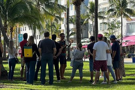 Miami Beach Crime & Scandals Walk Tour with Crime Buff (Private)