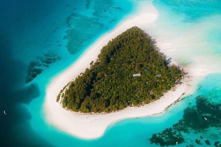 Mnemba Island Escape Dolphins watching and snorkeling