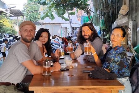 Local Food & Authentic Sightseeing Dương Đông