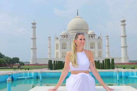 From Delhi: Taj Mahal & Agra Private Day Trip with Transfers