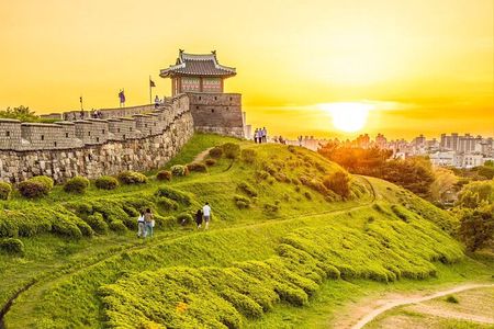 Suwon Hwaseong Fortress & Jangtaesan Full-Day Tour: Autumn Leaves