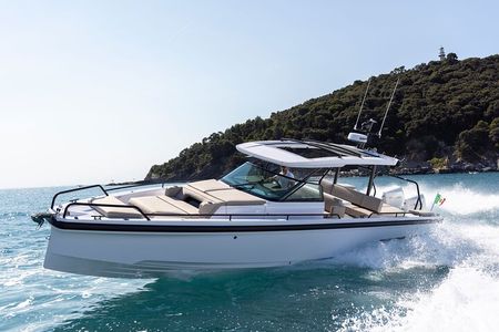 Private Boat Trip to Hydra & Poros to Explore the Saronic Islands
