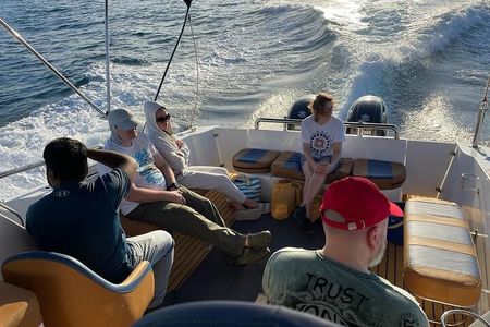 Mirissa : Luxury Speed Boat Evening Sunset Tour with Hotel Pickup