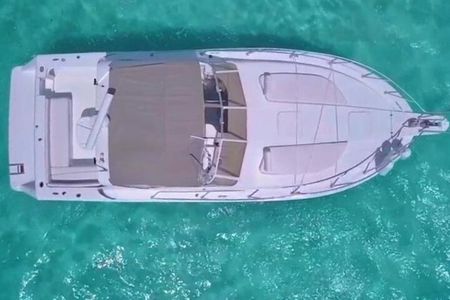 Yacht experience in Cancun: cruise, swim and sunset views 