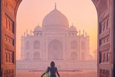 Taj Mahal same day luxurious Tour by Superfast Train from Delhi