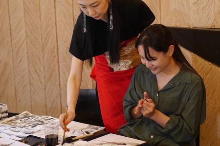 Sumi-e Ink Painting Suiboku-Ga Workshop in a Japanese Teahouse