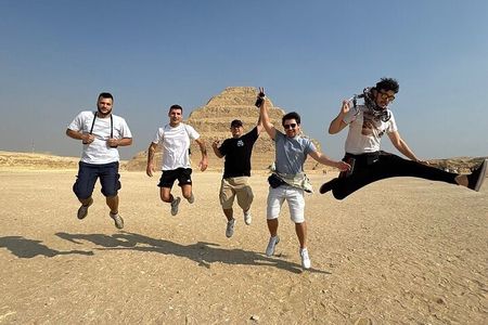 Private Tour To Pyramids of Giza Memphis Saqqara With Lunch