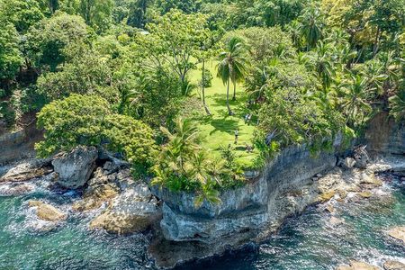 Expedition in the Jungle to the Eco Abandoned Estate of Punta Mona 