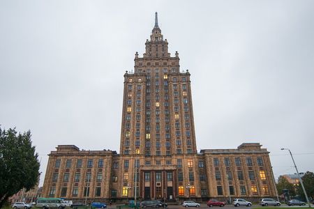 Alternative Riga: Central market and Moscow suburb tour