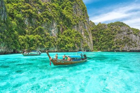 Phuket: Phi Phi and Bamboo Islands Day Trip with Buffet Lunch