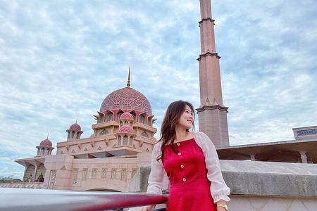 Putrajaya Half Day Tour with Pink Mosque & River Cruise(SIC)