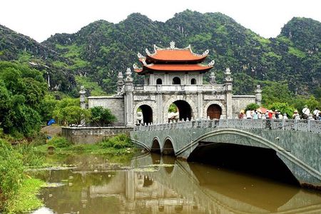 Ninh Binh Full Day Tour in Trang An Mua Cave and Hoa Lu