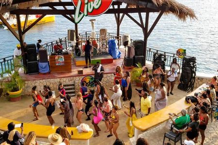 Negril Catamaran: Adults Sunset Party with Drinks & DJ