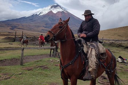 Cotopaxi tour from Quito -horseback ride and hike-NO TOURISTY way
