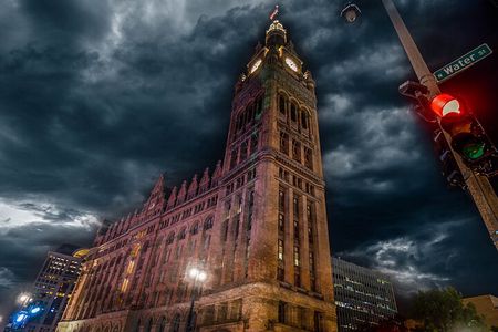 Milwaukee Morbid Mirrorlight Ghost Tours