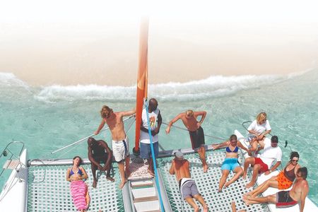 Catamaran Cruise: Isle aux Cerfs, Including BBQ Lunch, in Mauritius