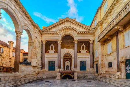 Private luxury tour or transfer to Split