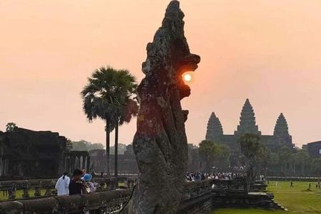 Two Day Tour, Taxi Phnom Penh to Siem Reap, Angkor Visit & Return