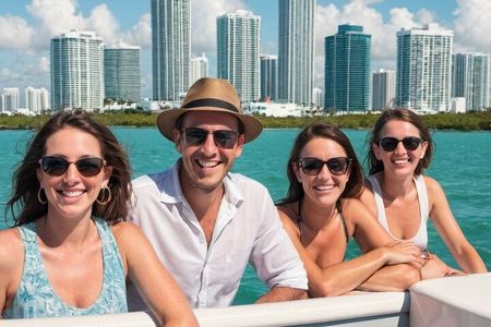 Biscayne Bay and Celebrity Island Homes Boat Tour 90 Minute 
