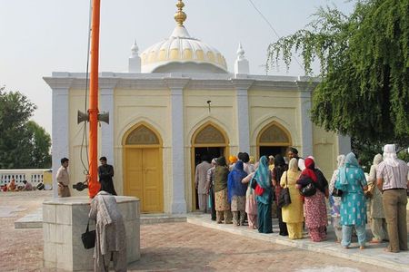 Gurdwara Sacha Sauda Nankana Sahib and Hiran Minar 1 Day Tour