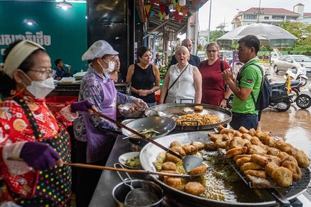 Siem Reap Evening Foodie Vespa Tour 