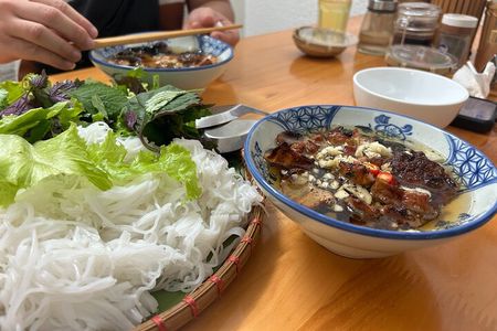 Private Tour: Secret Food Tours Hanoi
