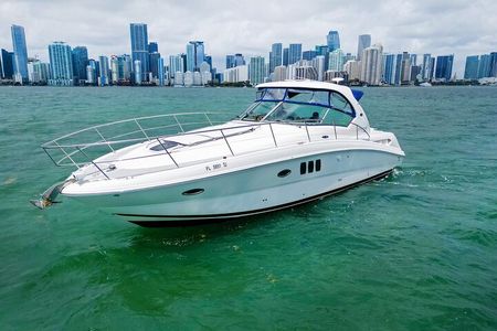 36 Ft Boat with Cabin and Champagne