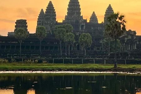 Siem Reap Temple Tuktuk Tour: Explore Angkor Wat and beyond.