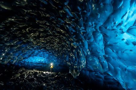 Jökulsárlón: Visit a Natural Blue Ice Cave