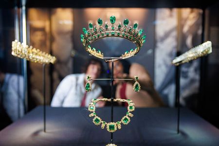 Guided Kensington Palace Tour, Royal Guard Change & Afternoon Tea