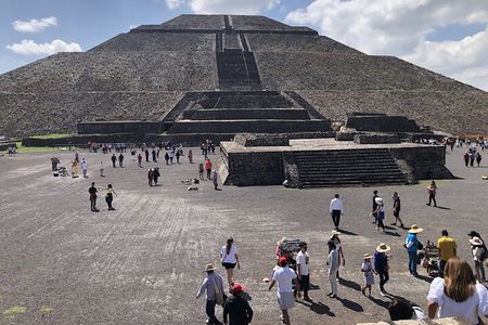 Private Tour: Teotihuacan Pyramids and Shrine of Guadalupe with lunch