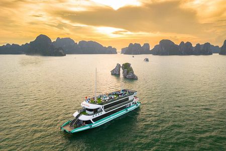 Halong Bay 5 Star Cruise Inclusive Buffet, Sunset Party Route 2