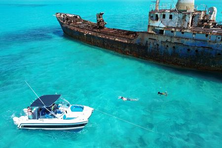 Private Boat Island Hopping & Snorkeling in Turks & Caicos 4Hrs