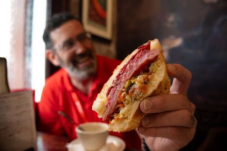 New Orleans Food Tour: Beignets, Gumbo & French Quarter