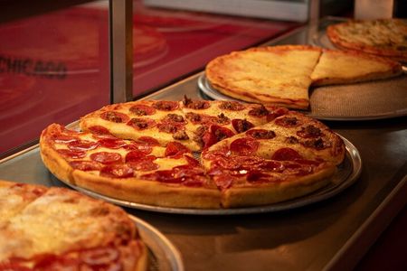 Bite into Chicago: Discover the City’s Most Iconic Food