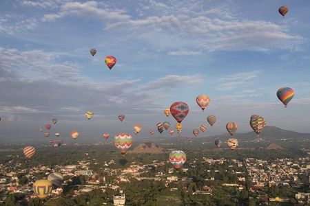 Teotihuacan Balloon Experience with Transportation and Breakfast