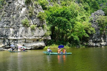 Hoa Lu - trang an - mua cave 1 day buffet luch 
