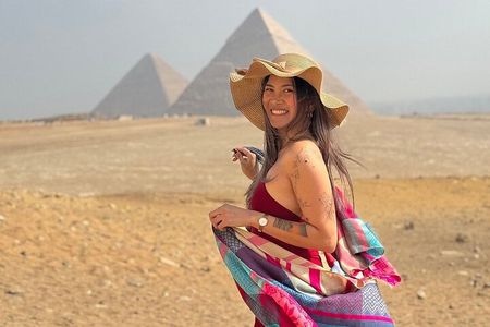 Private tour to Giza Pyramids, Sphinx, Eyptian Museum& Bazaar