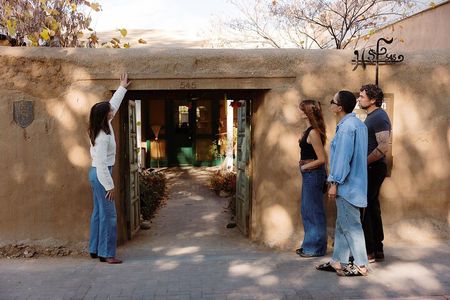 Santa Fe: Canyon Road Art & History Walking Tour (Private Tour)