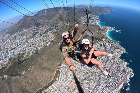 Tandem Paragliding in Cape Town with views of Table Mountain