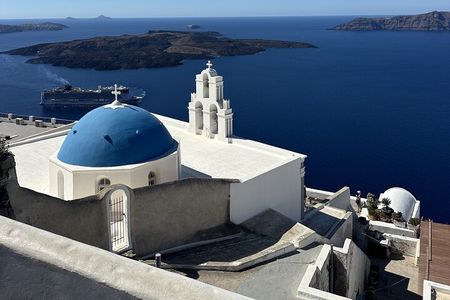 Private Customizable Santorini Tour with a Local Driver