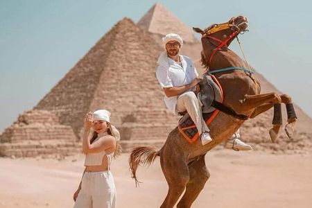 Vip Horse Dancing Horseshow in Pyramid with Photographer