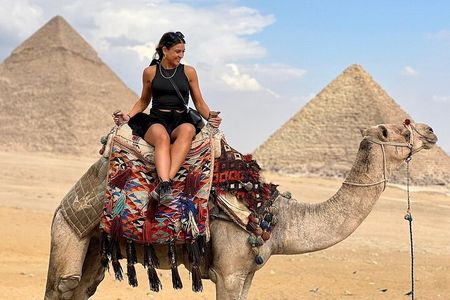 Private Tour Giza Pyramids, Sphinx, Memphis, Sakkara with Lunch and Camel Ride