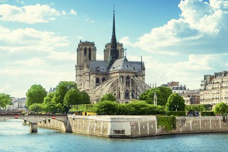 Paris Notre Dame Cathedral & lle de la Cite Walking Tour