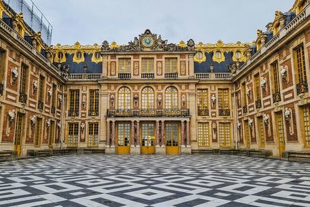 Versailles Palace Guided Experience and Gardens Entry 10 PPL Max