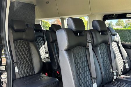 3 Hour Luxury Van Tour With Breakers Admission