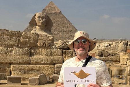 Giza pyramids & sphinx and Egyptian museum All inclusive