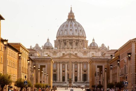 St. Peter's Basilica Private Tour with Privileged Access