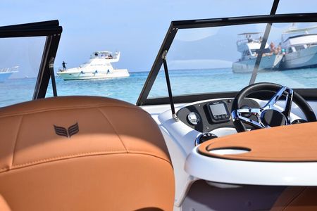 Private Speedboat Dolphins and Snorkeling in Hurghada