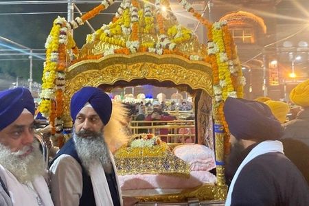Golden Temple Night Ceremony and Light Visit Tour with Pick-Drop